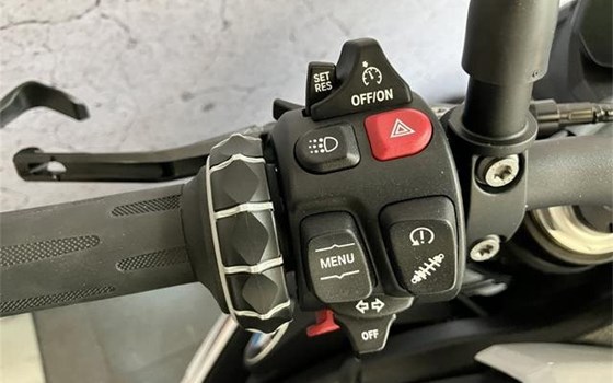 Gebrauchtmotorrad BMW S 1000 R - Bild 9 Gebrauchtmotorrad BMW S 1000 R - Bild 9