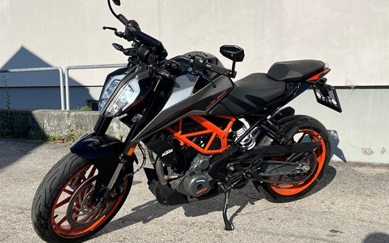 Gebrauchtmotorrad KTM 390 Duke - Bild 1 Gebrauchtmotorrad KTM 390 Duke - Bild 1