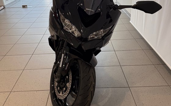 Neufahrzeug Kawasaki Ninja ZX-4R - Bild 6 Neufahrzeug Kawasaki Ninja ZX-4R - Bild 6