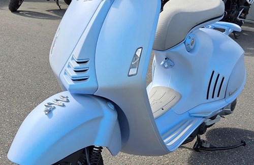 Neumotorrad Vespa 946 Snake