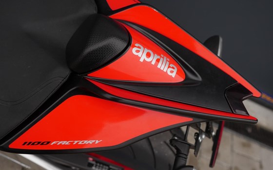 Gebrauchtmotorrad Aprilia Tuono V4 1100 RR - Bild 10