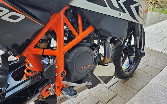 Gebrauchtmotorrad KTM 690 Duke R - Bild 2 Gebrauchtmotorrad KTM 690 Duke R - Bild 2