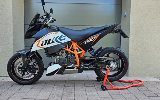 Gebrauchtmotorrad KTM 690 Duke R - Bild 1 Gebrauchtmotorrad KTM 690 Duke R - Bild 1