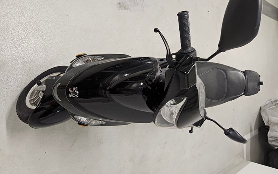 Gebrauchtmotorrad Peugeot V-Clic 50 - Bild 2 Gebrauchtmotorrad Peugeot V-Clic 50 - Bild 2