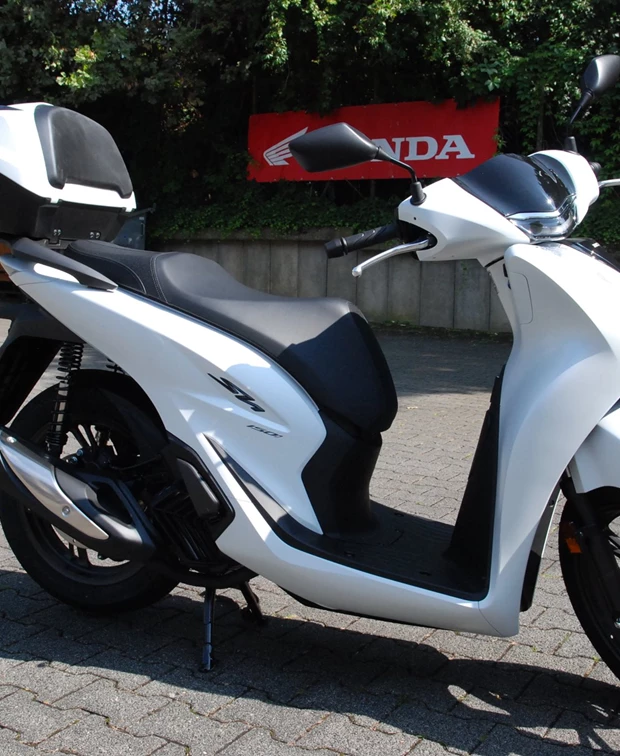 Honda SH150i<br />Weiß und Schwarz Lieferbar