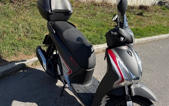 Gebrauchtmotorrad Honda SH150i - Bild 1 Gebrauchtmotorrad Honda SH150i - Bild 1