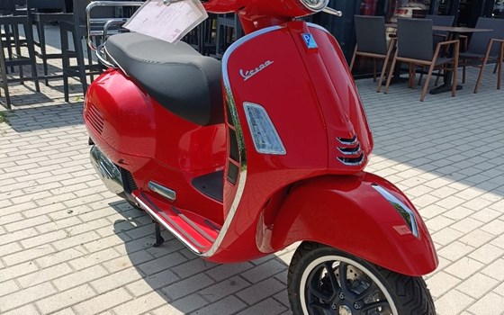 Gebrauchtmotorrad Vespa GTS 125 Super iGET - Bild 4 Gebrauchtmotorrad Vespa GTS 125 Super iGET - Bild 4