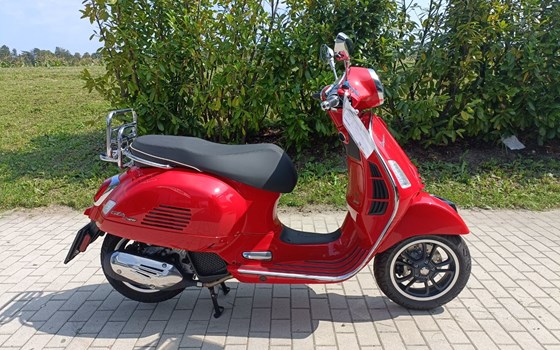 Gebrauchtmotorrad Vespa GTS 125 Super iGET - Bild 1 Gebrauchtmotorrad Vespa GTS 125 Super iGET - Bild 1