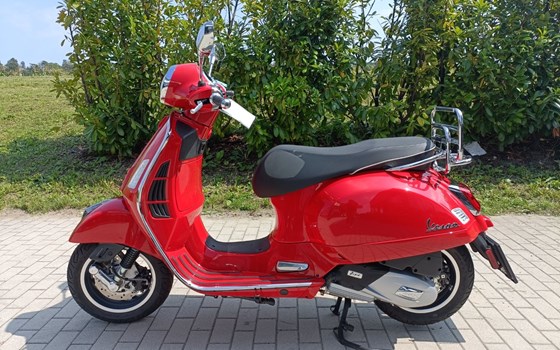 Gebrauchtmotorrad Vespa GTS 125 Super iGET - Bild 2 Gebrauchtmotorrad Vespa GTS 125 Super iGET - Bild 2