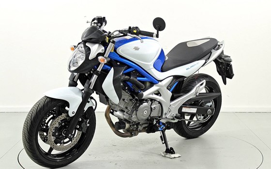 Motorrad Occasion Suzuki SFV 650 Gladius - Bild 3