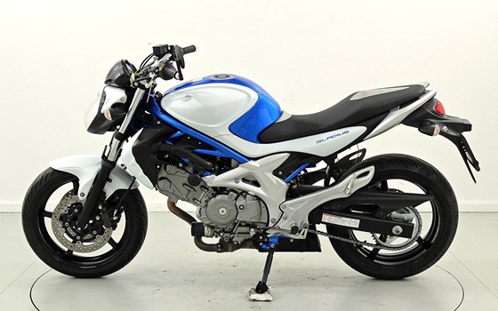 Motorrad Occasion Suzuki SFV 650 Gladius - Bild 5