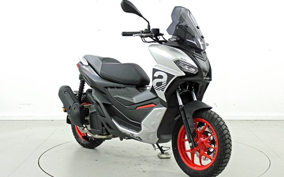 Motorrad Occasion Aprilia SR GT 125 - Bild 2