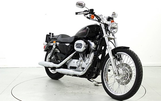 Motorrad Occasion Harley-Davidson Sportster XL 883 C Custom - Bild 2