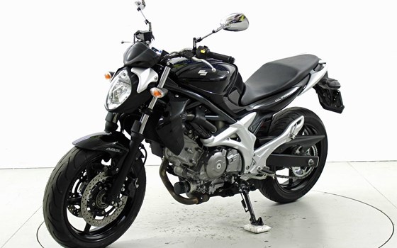 Motorrad Occasion Suzuki SFV 650 Gladius - Bild 3