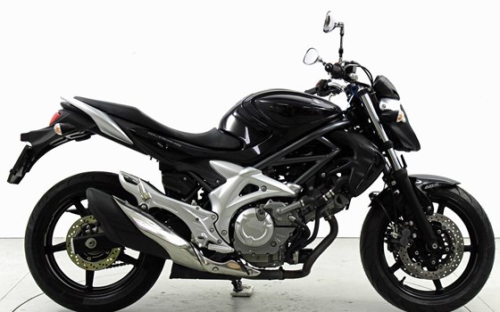 Motorrad Occasion Suzuki SFV 650 Gladius - Bild 4