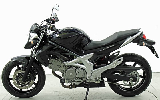 Motorrad Occasion Suzuki SFV 650 Gladius - Bild 5