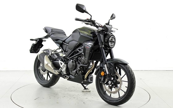 Motorrad Occasion Honda CB300R - Bild 2