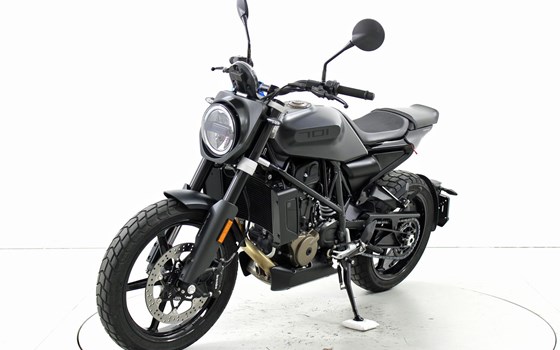 Motorrad Occasion Husqvarna Svartpilen 701 - Bild 3