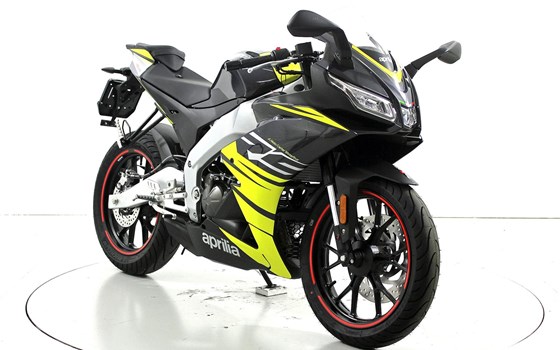 Motorrad Occasion Aprilia RS 125 ABS - Bild 2