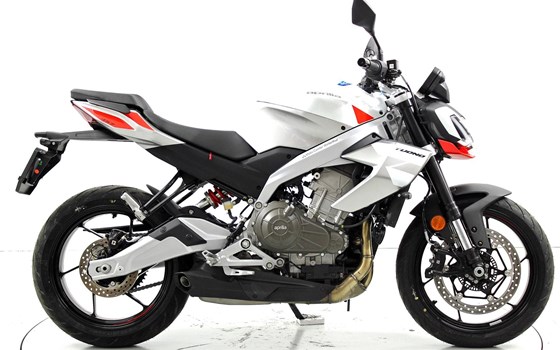 Motorrad Occasion Aprilia Tuono 457 - Bild 4