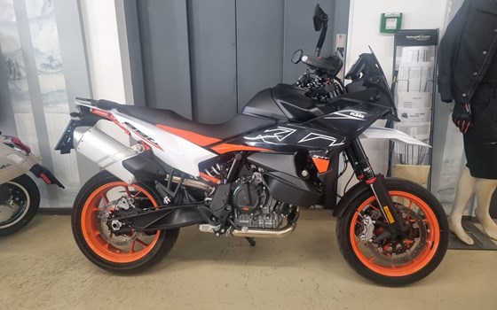 Gebrauchtmotorrad KTM 890 SMT - Bild 1 Gebrauchtmotorrad KTM 890 SMT - Bild 1