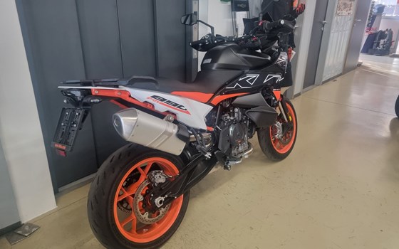 Gebrauchtmotorrad KTM 890 SMT - Bild 2 Gebrauchtmotorrad KTM 890 SMT - Bild 2