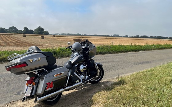 Gebrauchtmotorrad Harley-Davidson Road Glide Ultra - Bild 2 Gebrauchtmotorrad Harley-Davidson Road Glide Ultra - Bild 2