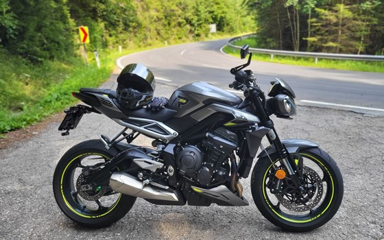 Gebrauchtmotorrad Triumph Street Triple 765 R - Bild 2 Gebrauchtmotorrad Triumph Street Triple 765 R - Bild 2