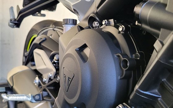 Gebrauchtmotorrad Triumph Street Triple 765 R - Bild 7 Gebrauchtmotorrad Triumph Street Triple 765 R - Bild 7