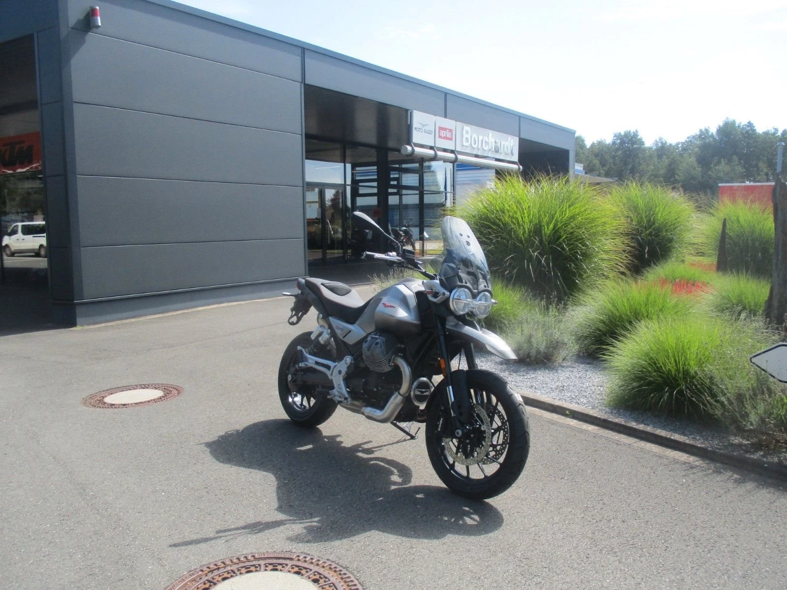 Moto Guzzi V85 Strada