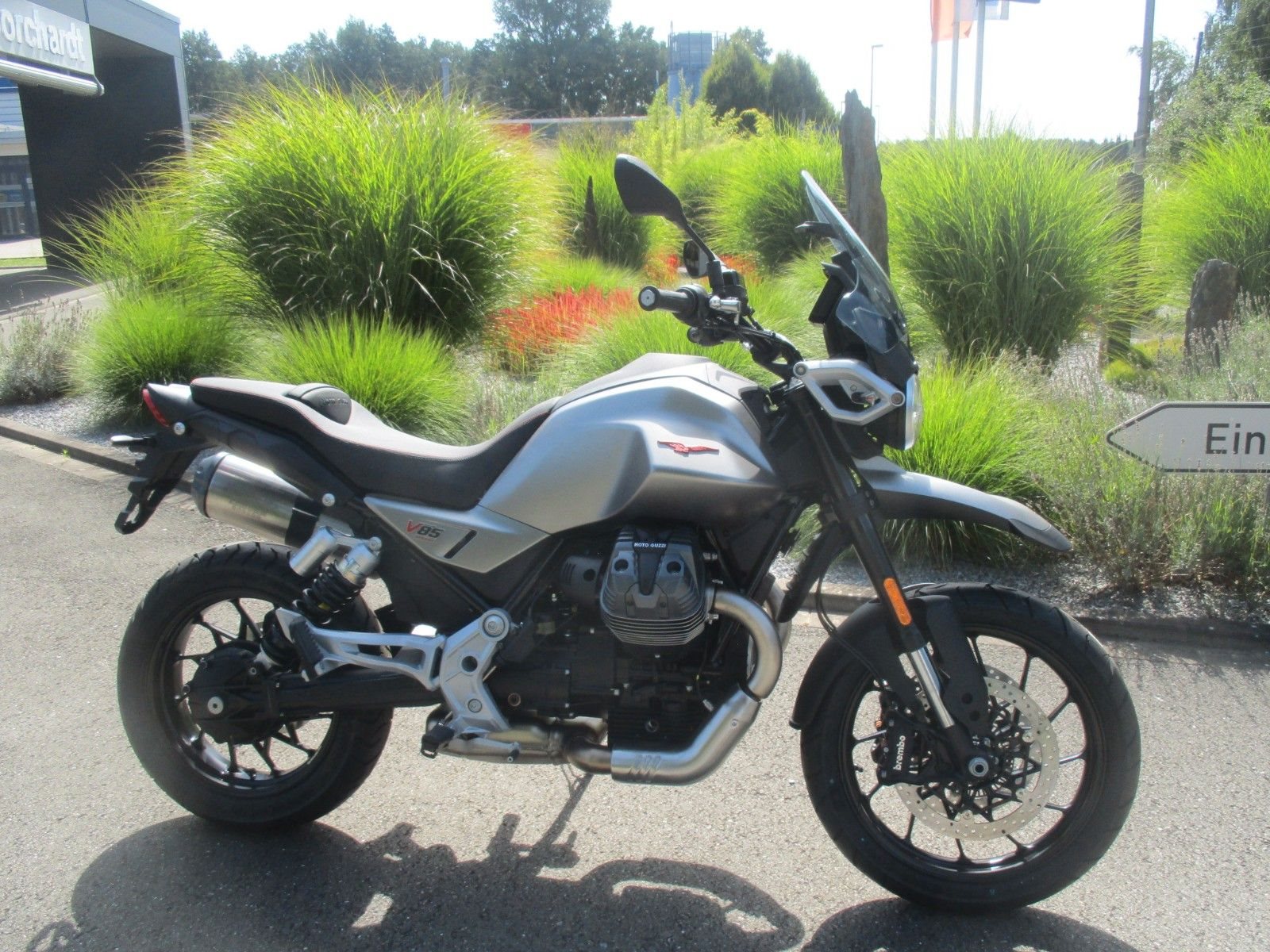 Moto Guzzi V85 Strada