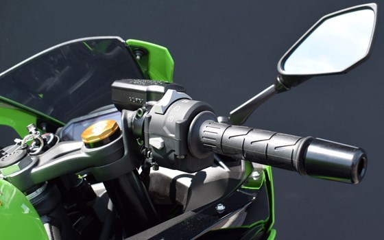 Neufahrzeug Kawasaki Ninja ZX-4RR - Bild 19