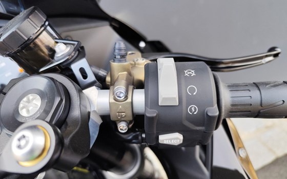 Gebrauchtmotorrad Kawasaki Ninja ZX-10R - Bild 24