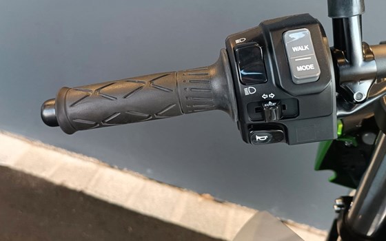 Neufahrzeug Kawasaki Z e-1 - Bild 16