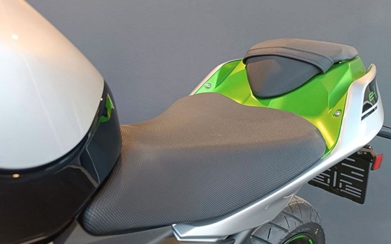 Neufahrzeug Kawasaki Z e-1 - Bild 24