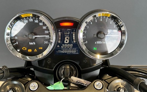 Gebrauchtmotorrad Kawasaki Z900 RS - Bild 23