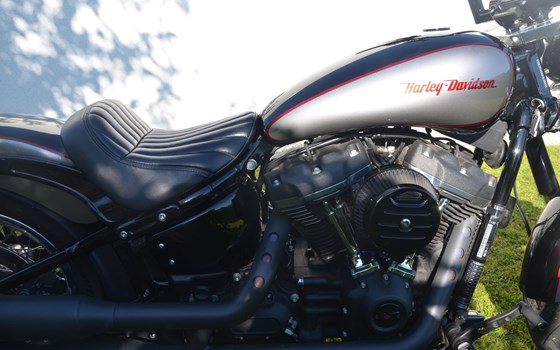 Gebrauchtmotorrad Harley-Davidson Dyna Street Bob Special - Bild 16 Gebrauchtmotorrad Harley-Davidson Dyna Street Bob Special - Bild 16