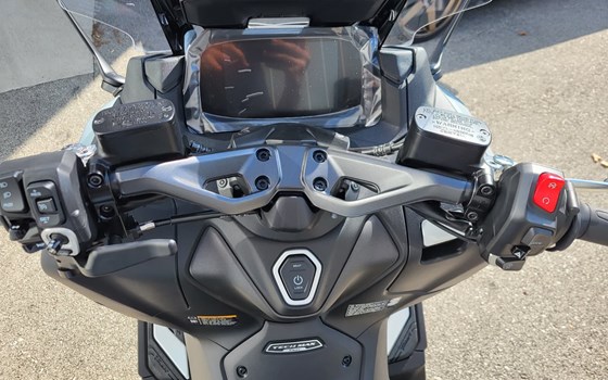 Neufahrzeug Yamaha TMAX 560 Tech Max - Bild 4 Neufahrzeug Yamaha TMAX 560 Tech Max - Bild 4