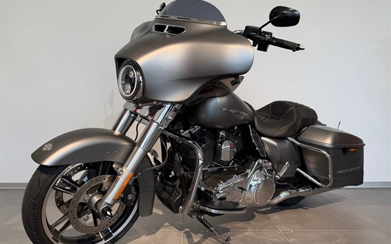 Gebrauchtmotorrad Harley-Davidson Touring Street Glide Special FLHXS - Bild 1 Gebrauchtmotorrad Harley-Davidson Touring Street Glide Special FLHXS - Bild 1