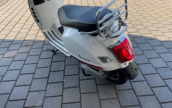 Gebrauchtmotorrad Vespa GTS 300 hpe Super - Bild 2
