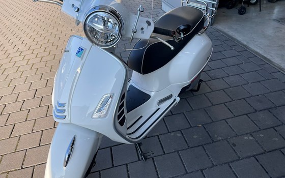Gebrauchtmotorrad Vespa GTS 300 hpe Super - Bild 3
