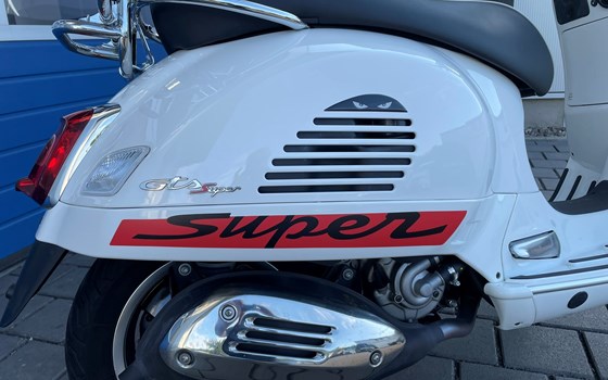 Gebrauchtmotorrad Vespa GTS 300 hpe Super - Bild 5
