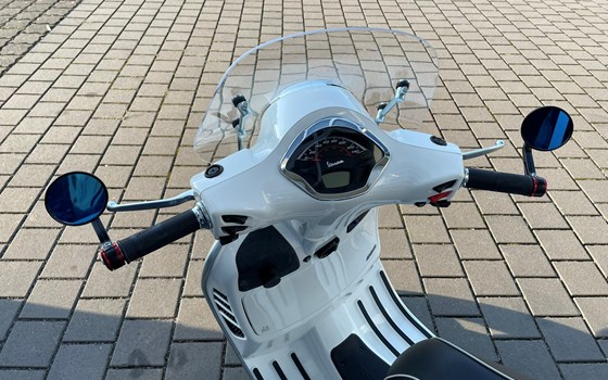Gebrauchtmotorrad Vespa GTS 300 hpe Super - Bild 6