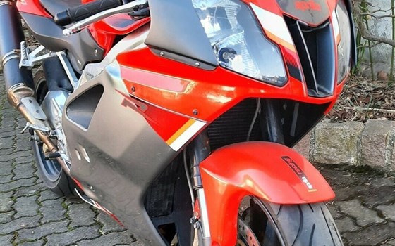 Gebrauchtmotorrad Aprilia RSV 1000 Tuono R - Bild 2