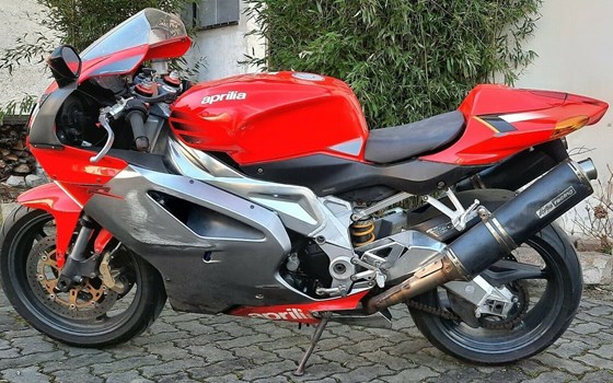 Gebrauchtmotorrad Aprilia RSV 1000 Tuono R - Bild 4