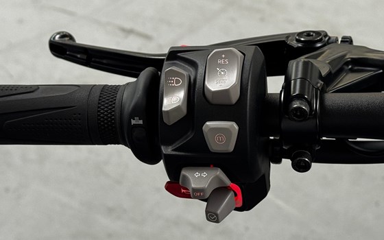 Gebrauchtmotorrad Triumph Speed Triple RS - Bild 11