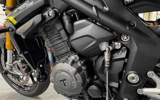 Gebrauchtmotorrad Triumph Speed Triple RS - Bild 9