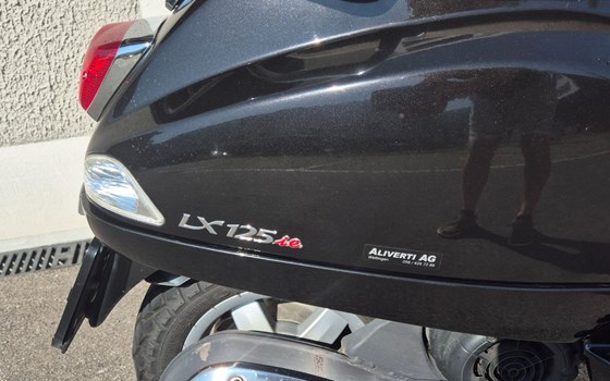 Motorrad Occasion Vespa LX 125 i.e - Bild 4