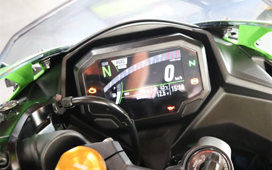 Gebrauchtmotorrad Kawasaki Ninja ZX-4RR - Bild 3