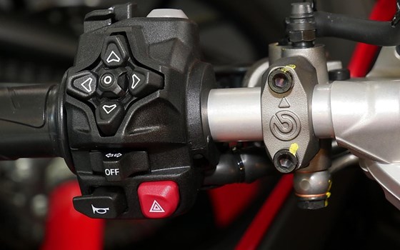 Neufahrzeug Ducati Panigale V2 S - Bild 10